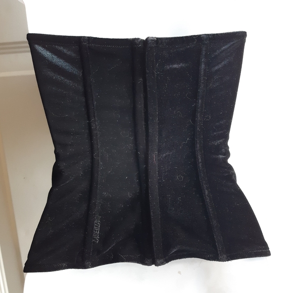 Velvet Bustier - Picture 3 of 15